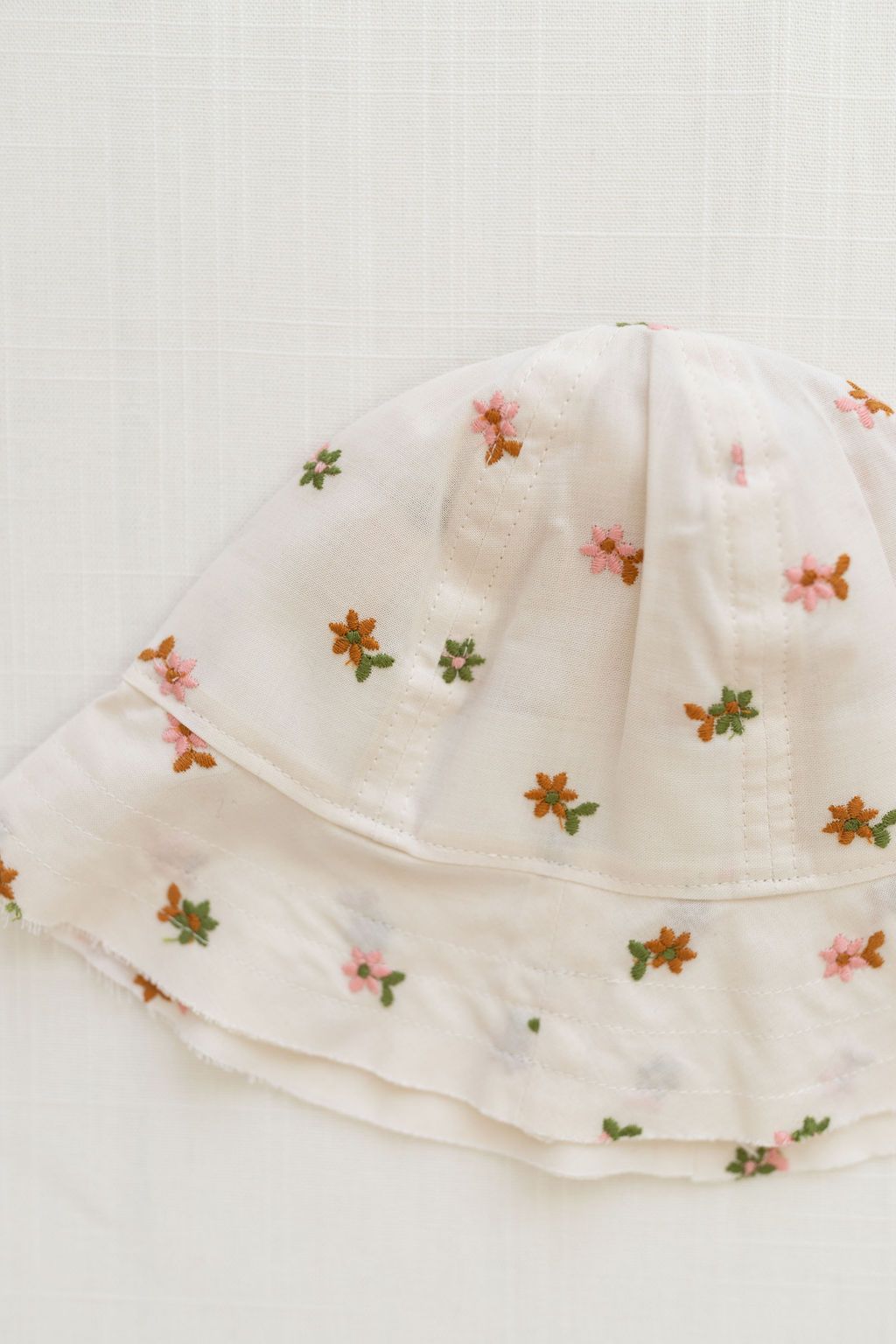FIN & VINCE BUCKET HAT / EMBROIDERED FLORAL