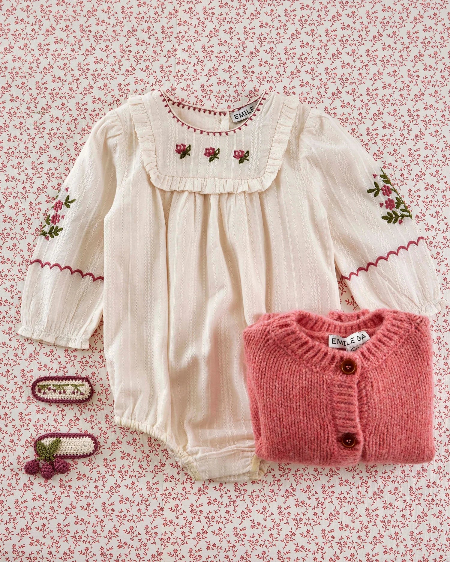 EMILE ET IDA CREAM FLORAL EMBROIDERED ROMPER / ROSE