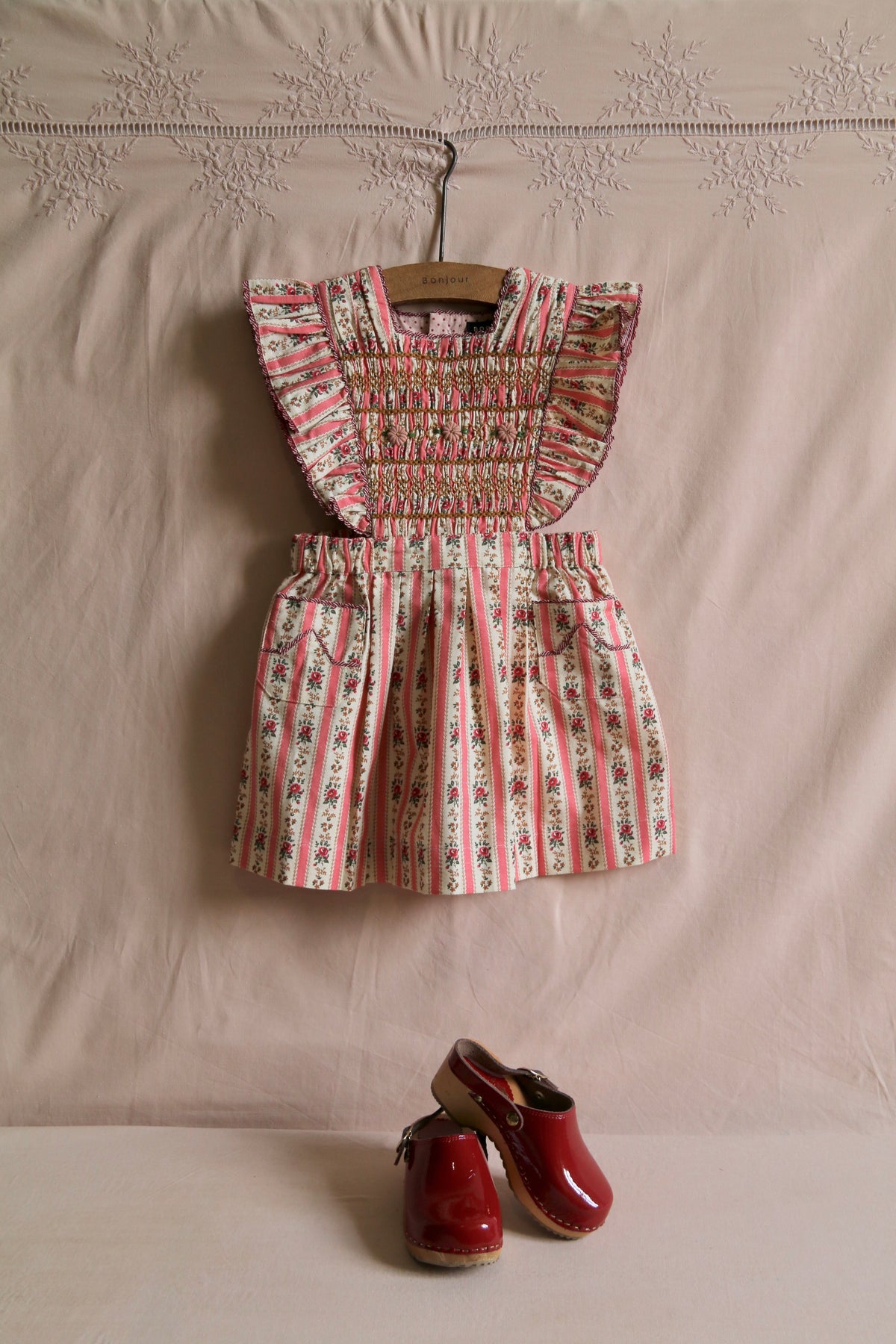 BONJOUR DIARY APRON DRESS / TAPESTRY PINK STRIPE