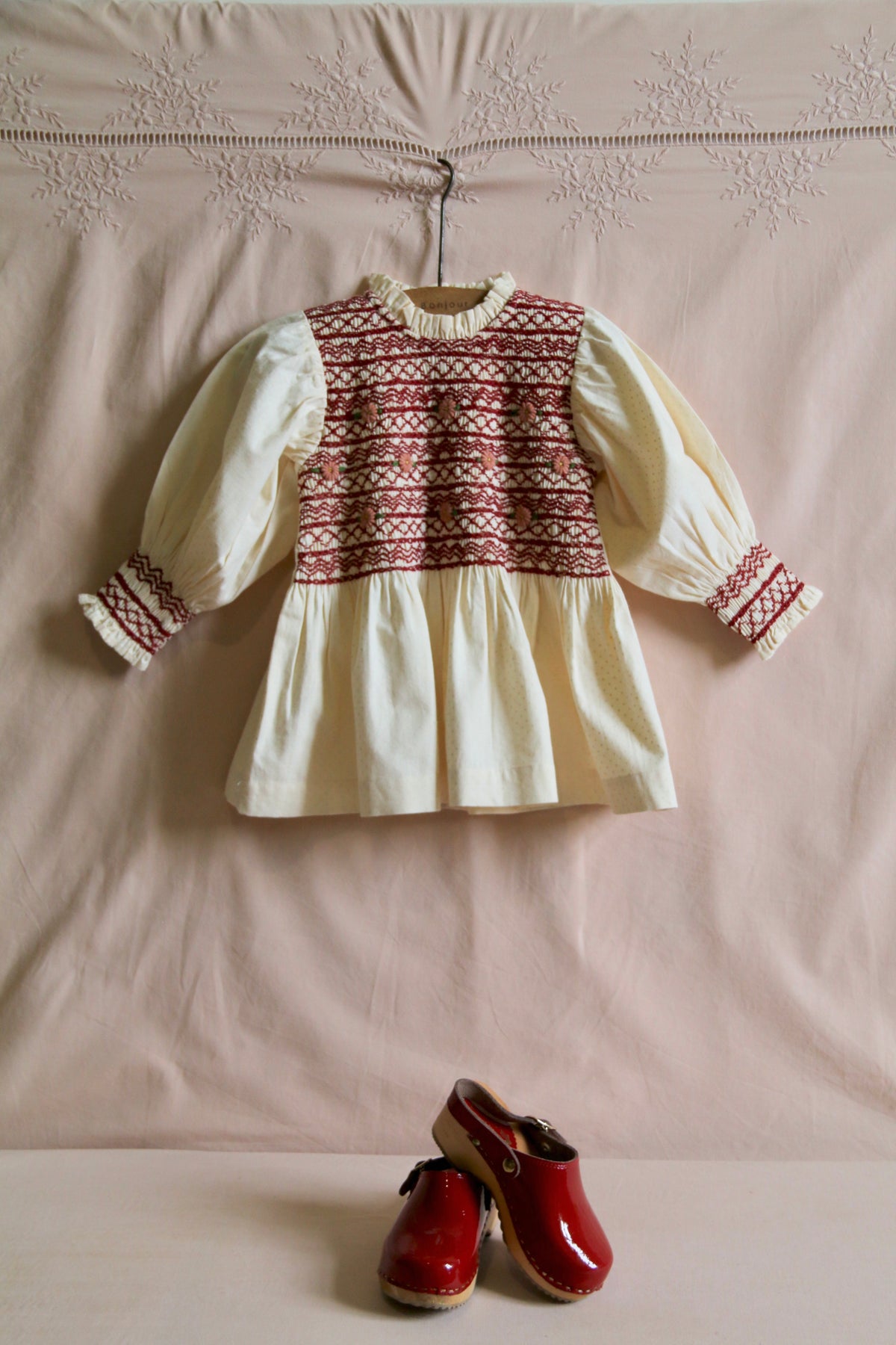 BONJOUR DIARY HANDSMOCK BLOUSE / IVORY POLKA DOT