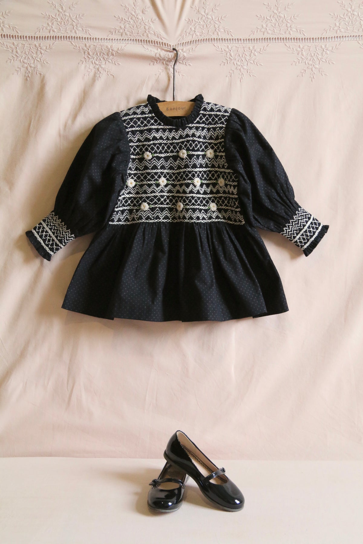 BONJOUR DIARY HANDSMOCK BLOUSE / BLACK POLKA DOT
