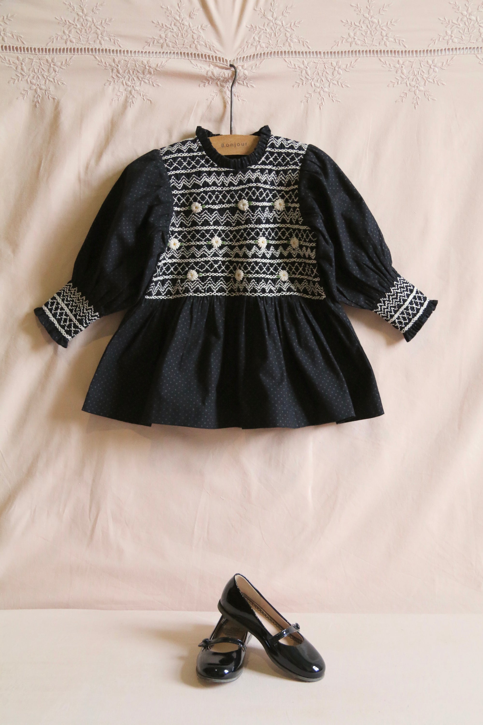 BONJOUR DIARY HANDSMOCK BLOUSE / BLACK POLKA DOT