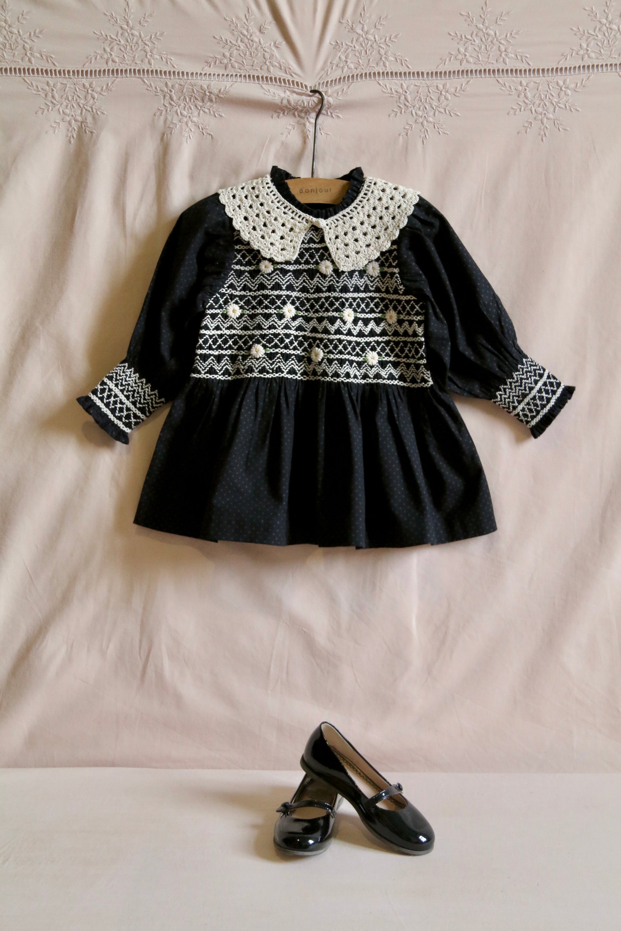 BONJOUR DIARY HANDSMOCK BLOUSE / BLACK POLKA DOT