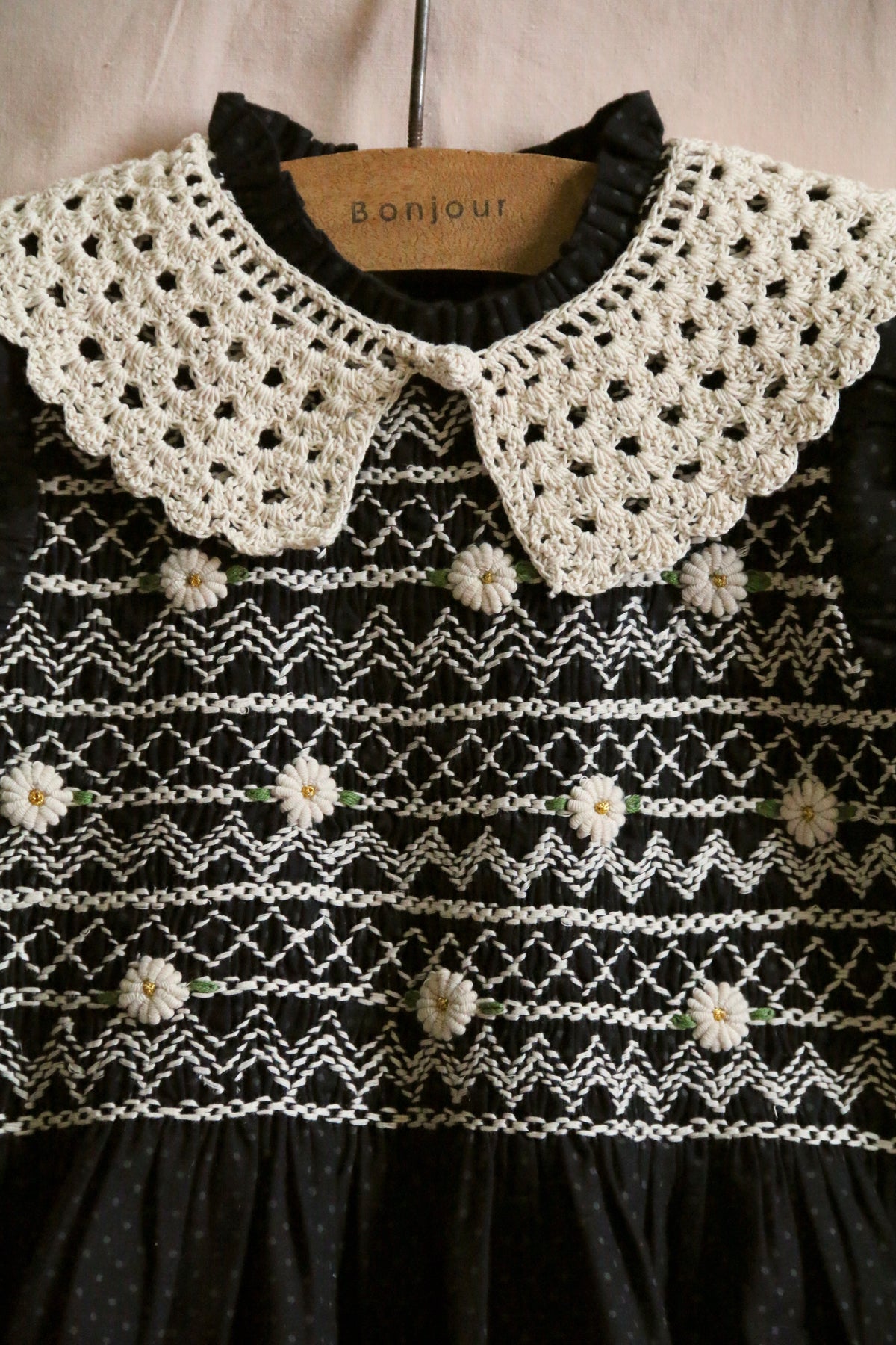 BONJOUR DIARY HANDSMOCK BLOUSE / BLACK POLKA DOT