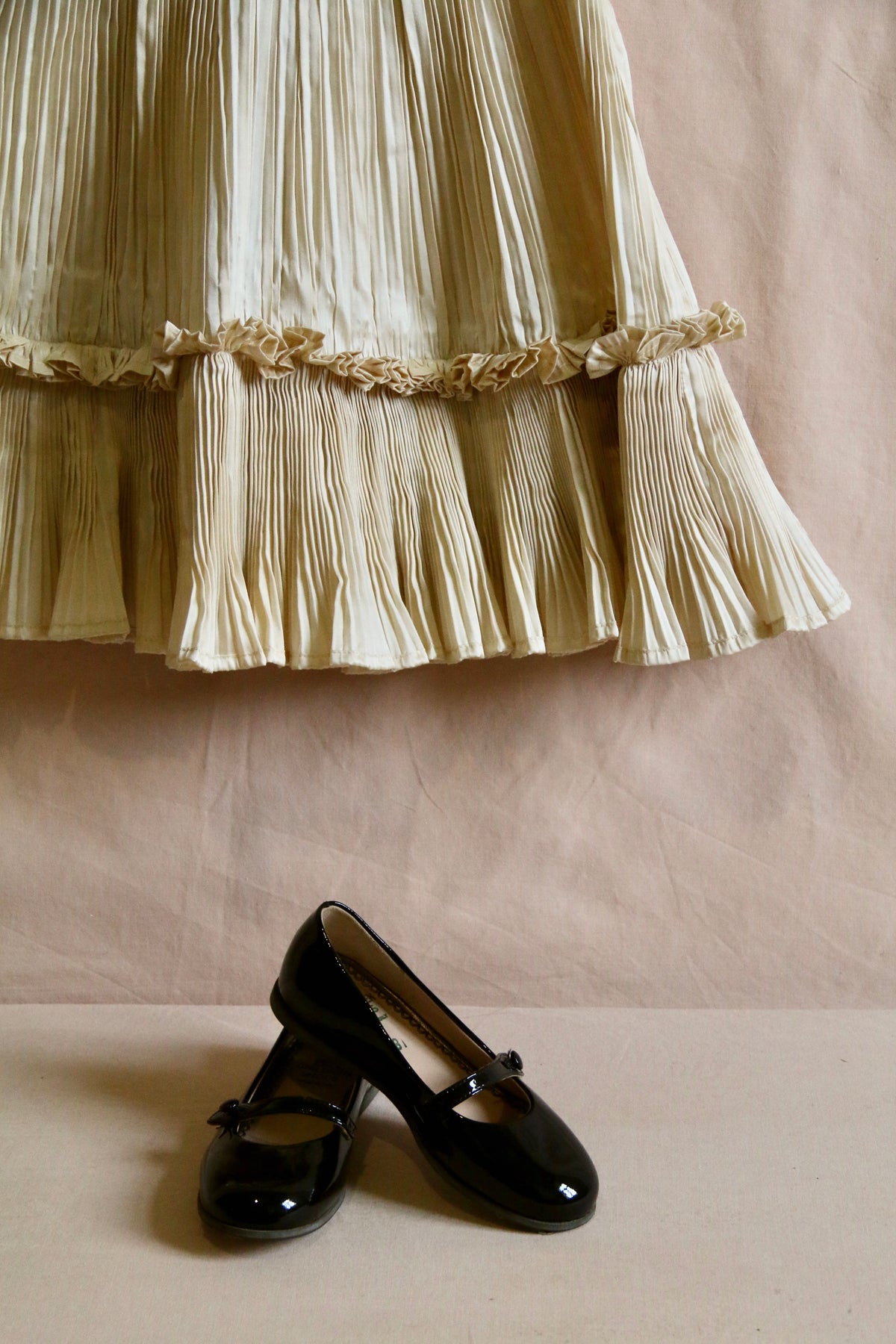 BONJOUR DIARY Ivory pleated taffeta embroidered dress