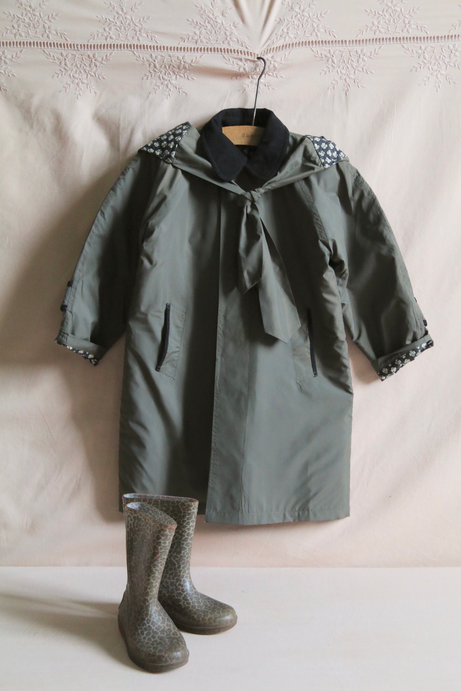 BONJOUR DIARY TRENCH COAT / KHAKI GREEN