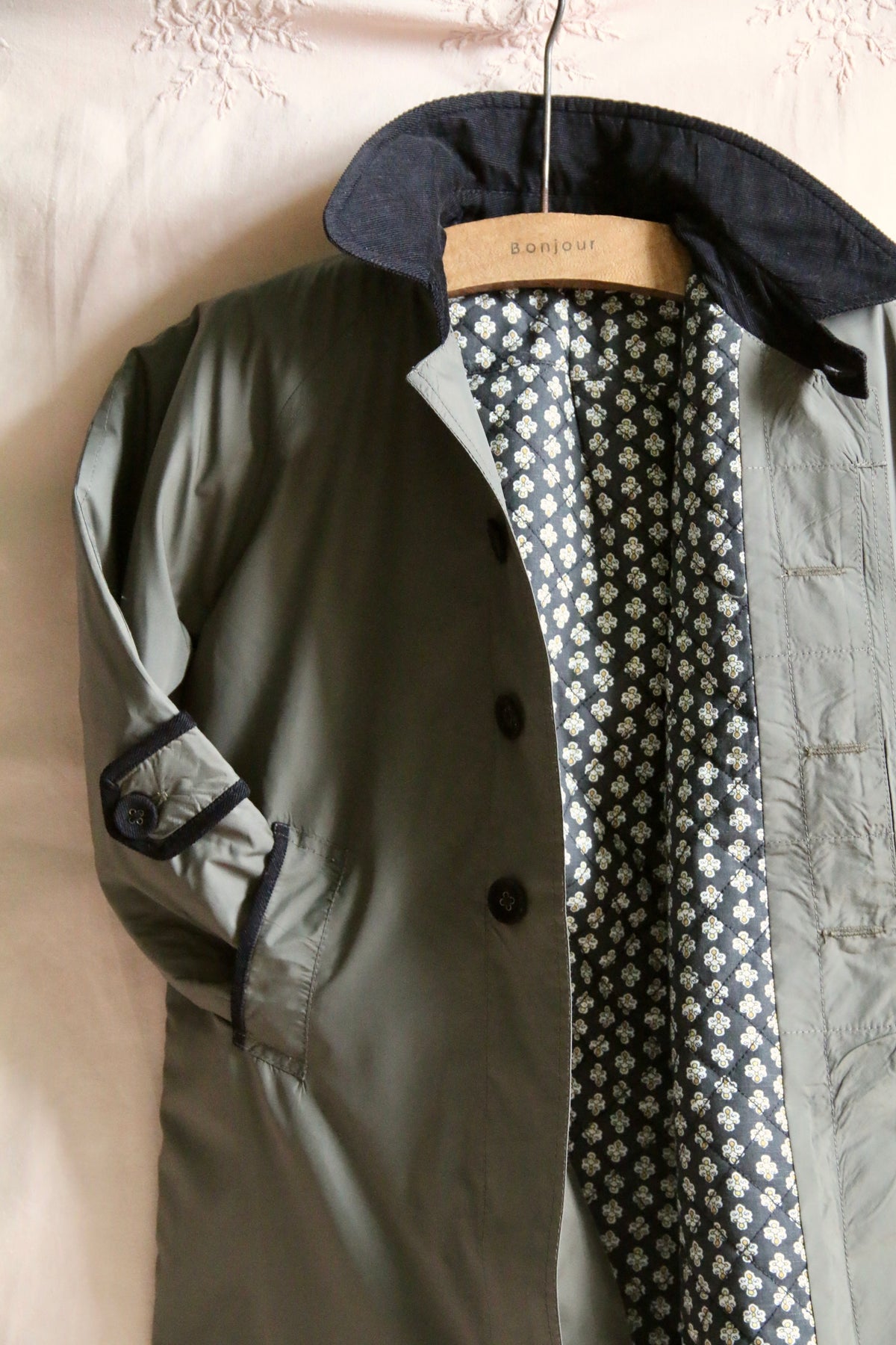 BONJOUR DIARY TRENCH COAT / KHAKI GREEN