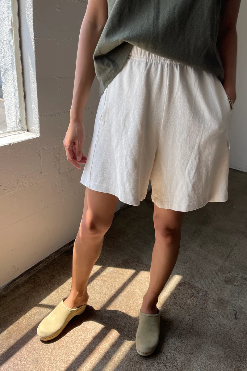 LE BON SHOPPE FLARED BASKETBALL SHORTS / NATUREL