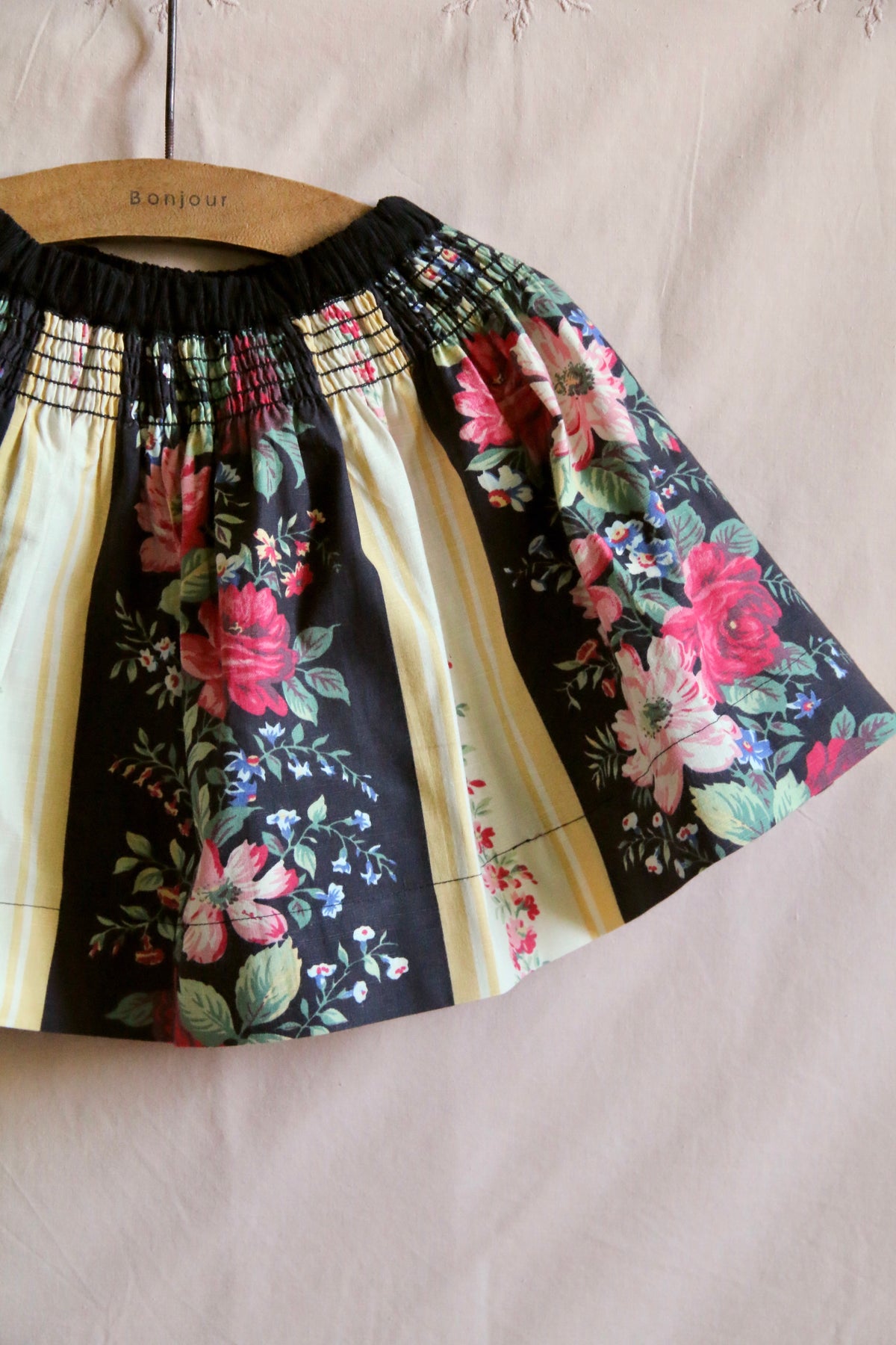 BONJOUR DIARY SKIRT / ARLES BLACK FLOWER