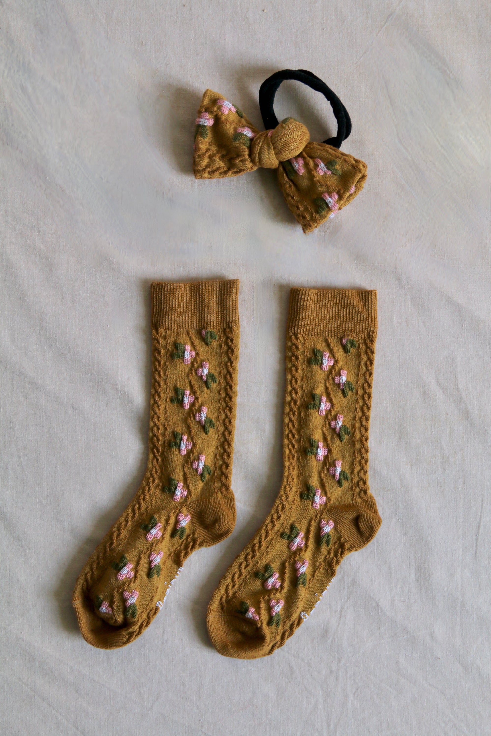 BONJOUR DIARY SOCKS / Farandole camel socks + matching hair knot