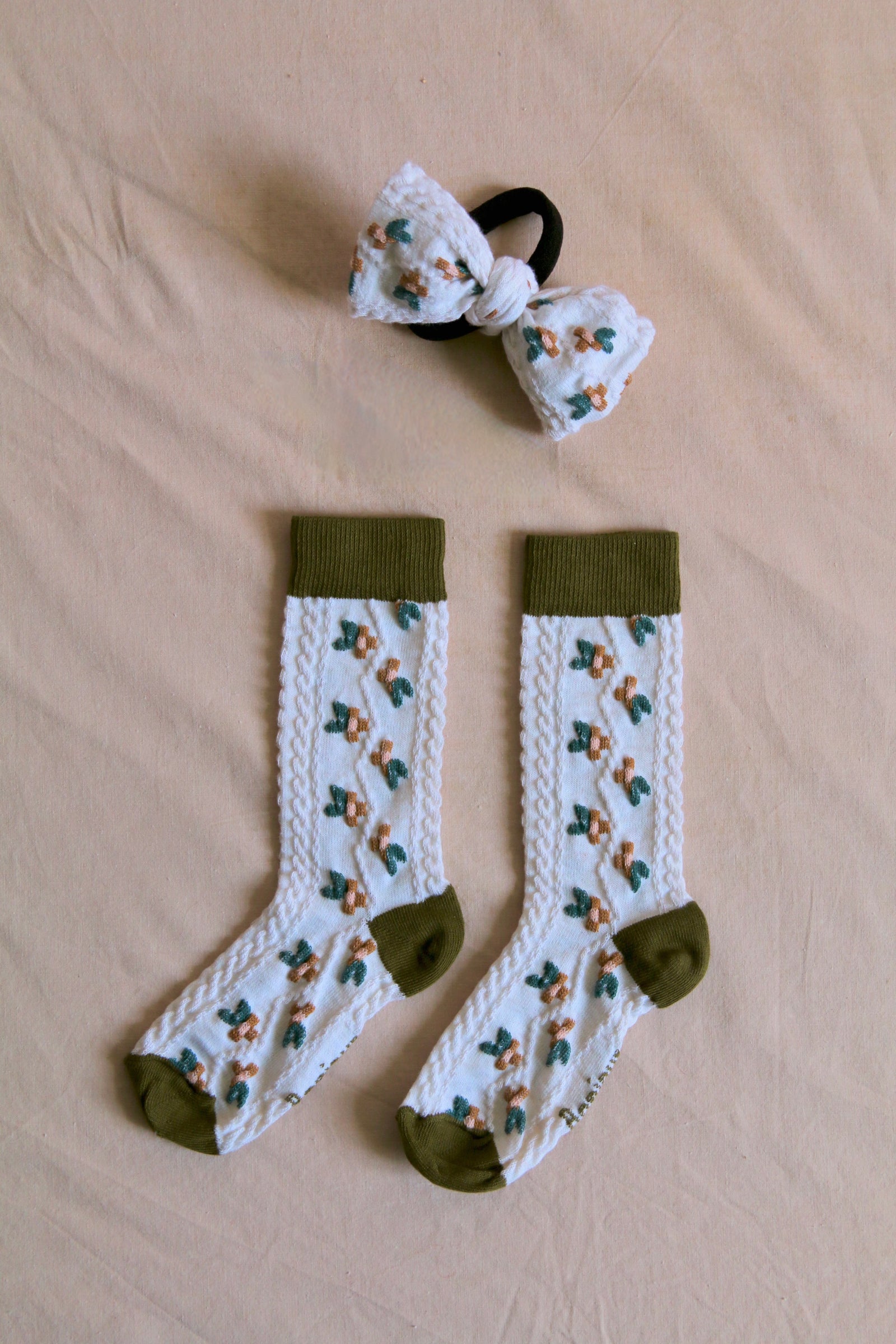 BONJOUR DIARY SOCKS / Farandole GREEN socks + matching hair knot