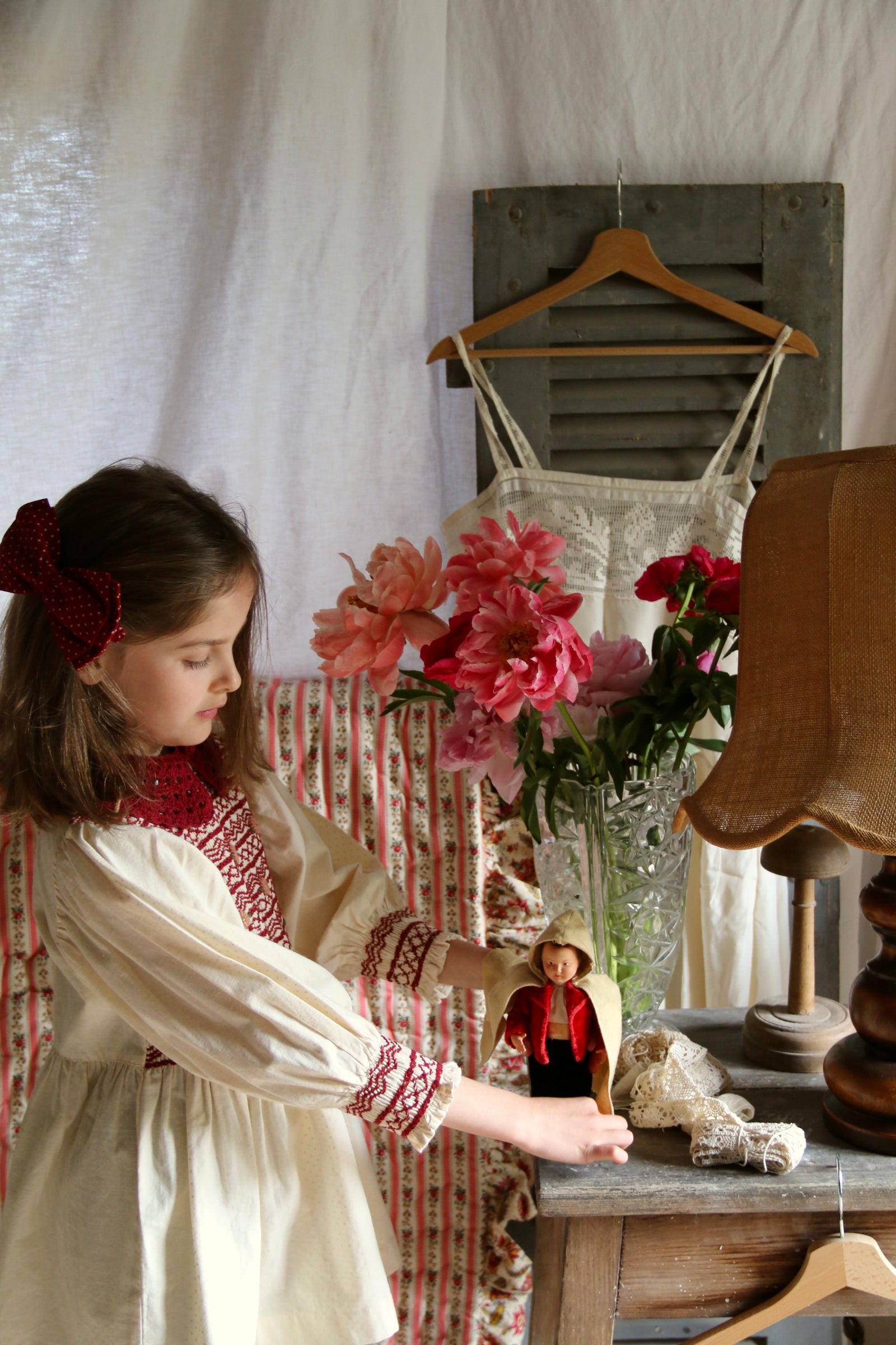 BONJOUR DIARY HANDSMOCK BLOUSE / IVORY POLKA DOT