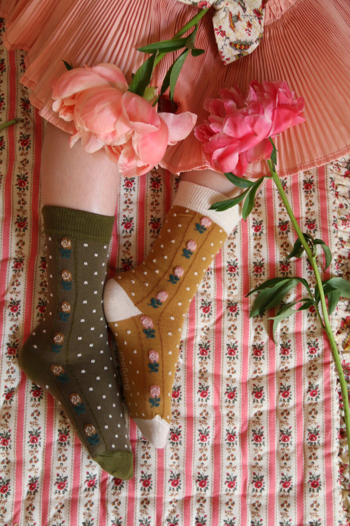 BONJOUR DIARY POLKA DOT FLOWER SOCKS / CURRY CARAMEL