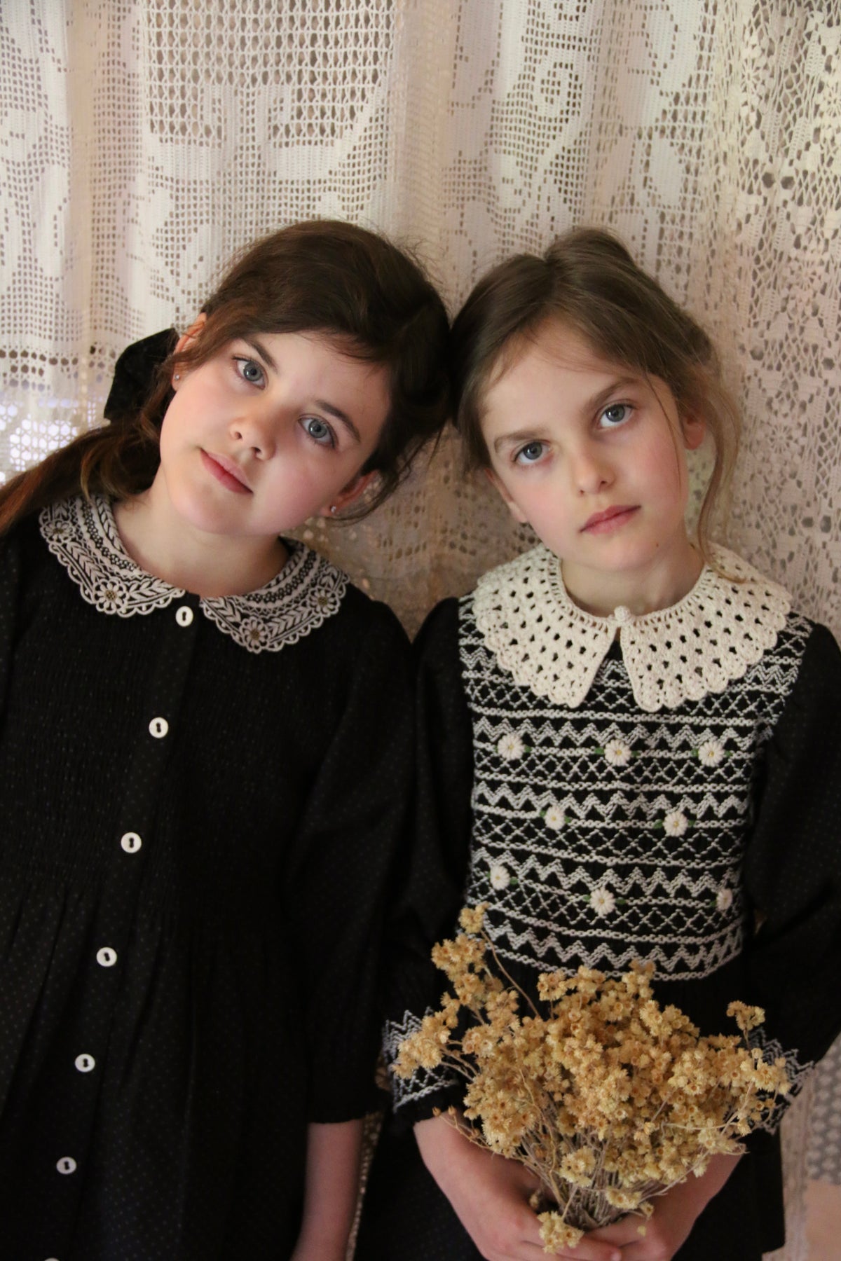 BONJOUR DIARY HANDSMOCK BLOUSE / BLACK POLKA DOT