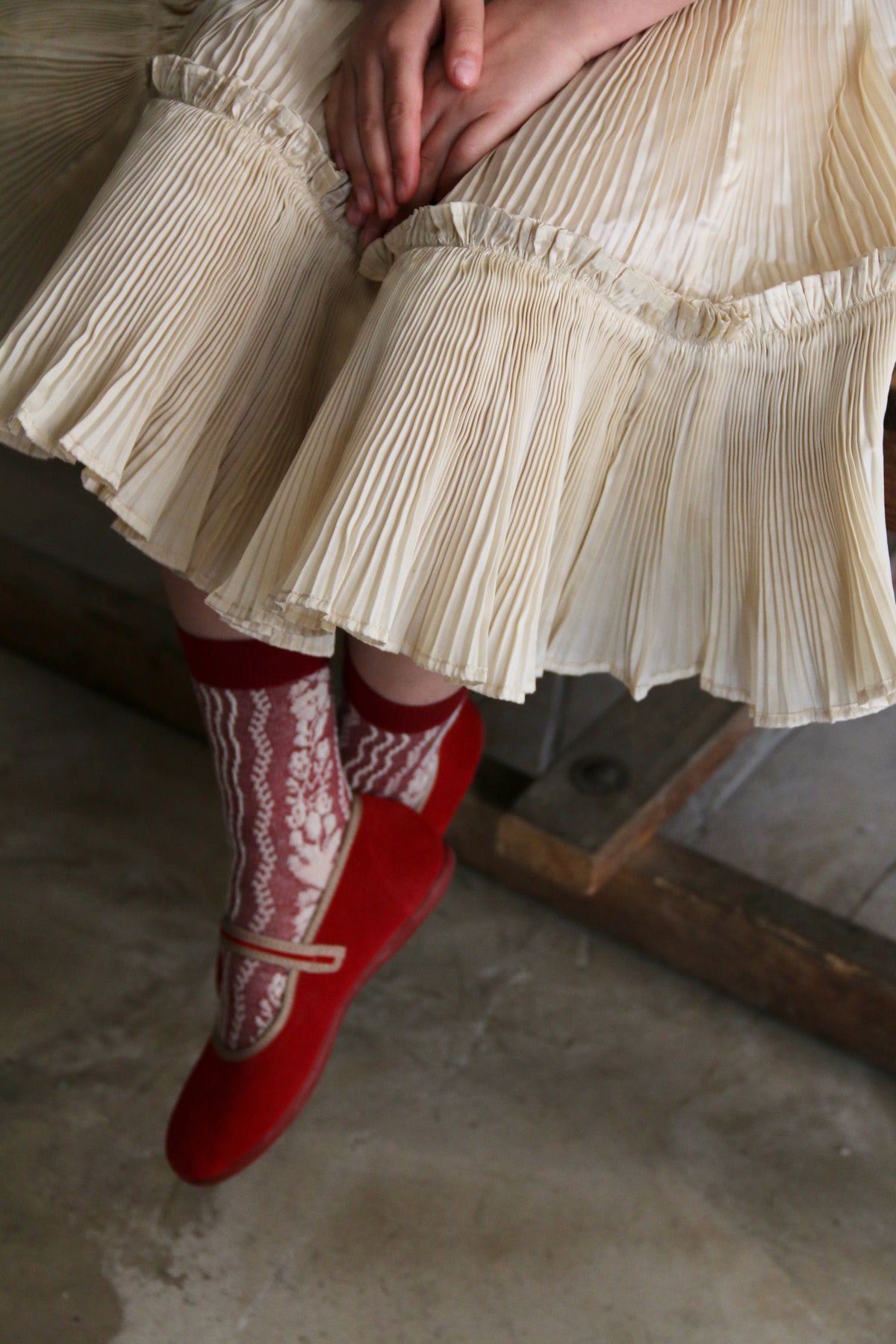 BONJOUR DIARY Ivory pleated taffeta embroidered dress