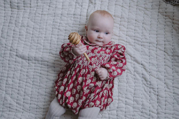 LITTLE COTTON CLOTHES EMILIE SMOCKED ROMPER / MYRTLE FLORAL BERRY