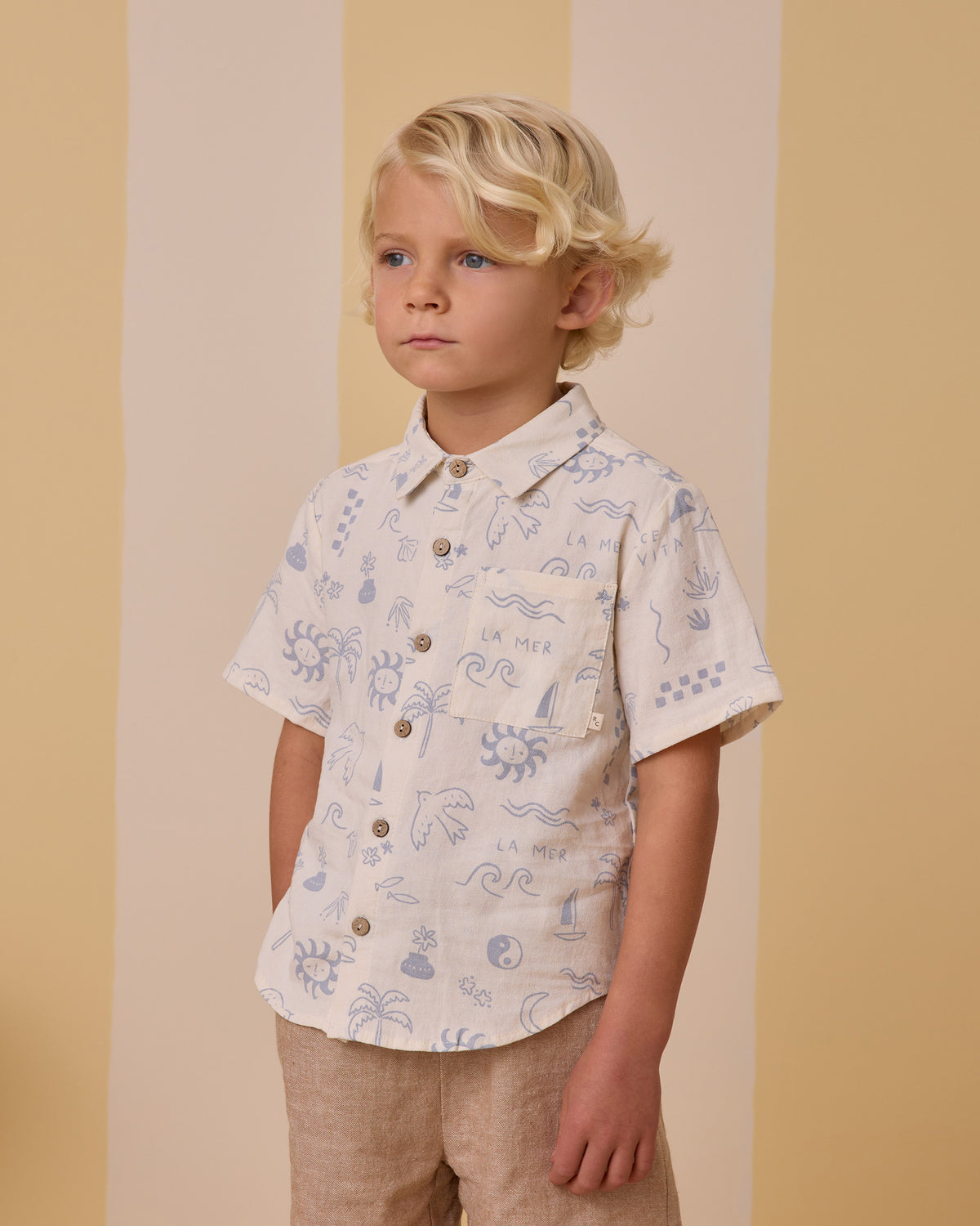 RYLEE + CRU COLLARED SHORT SLEEVE SHIRT / MEDITERRANEAN