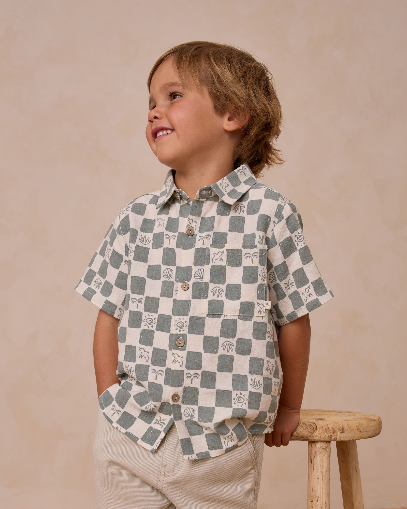 RYLEE + CRU COLLARED SHORT SLEEVE SHIRT / COASTAL CHECK