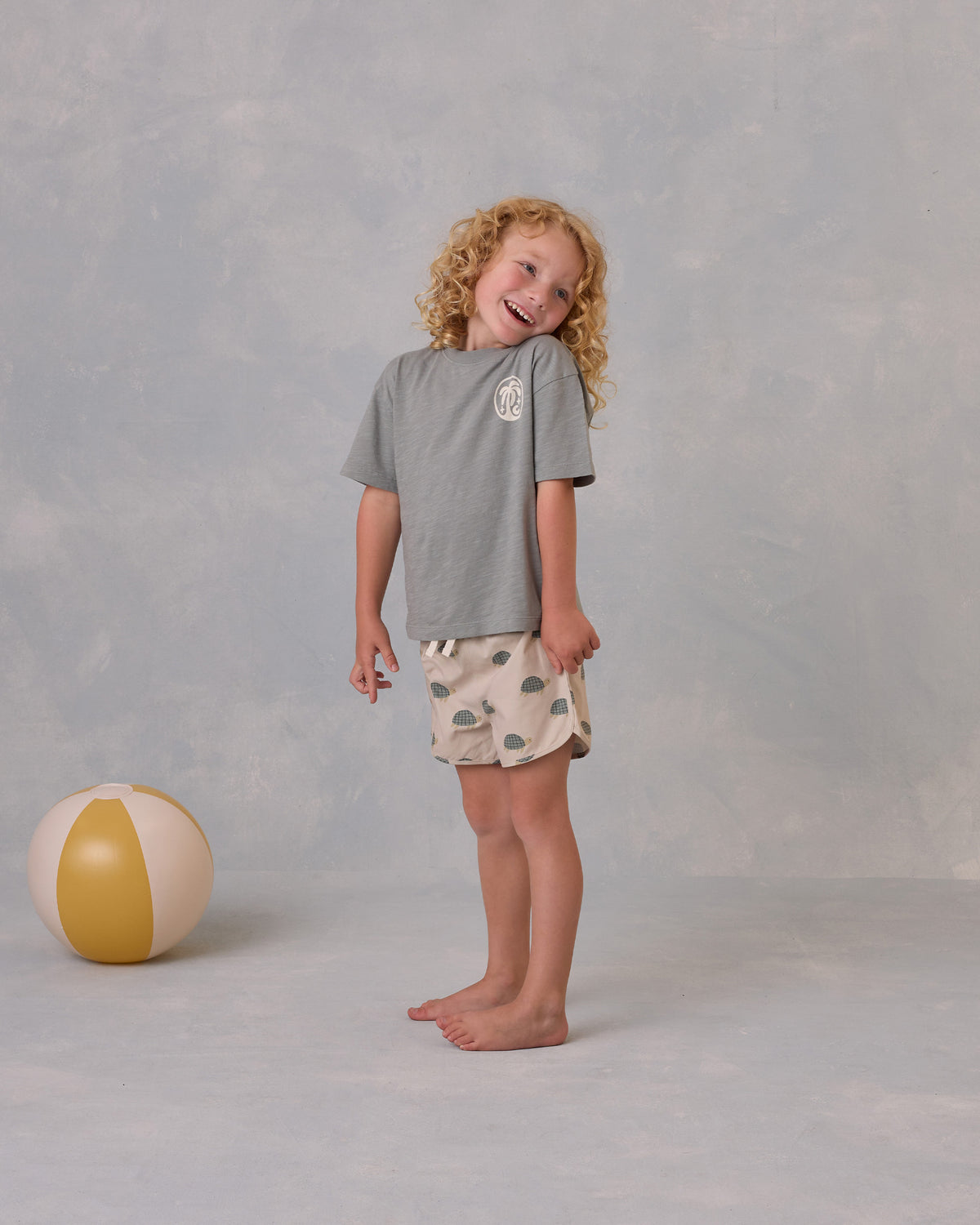 RYLEE + CRU SWIM TRUNK / SEA TURTLES