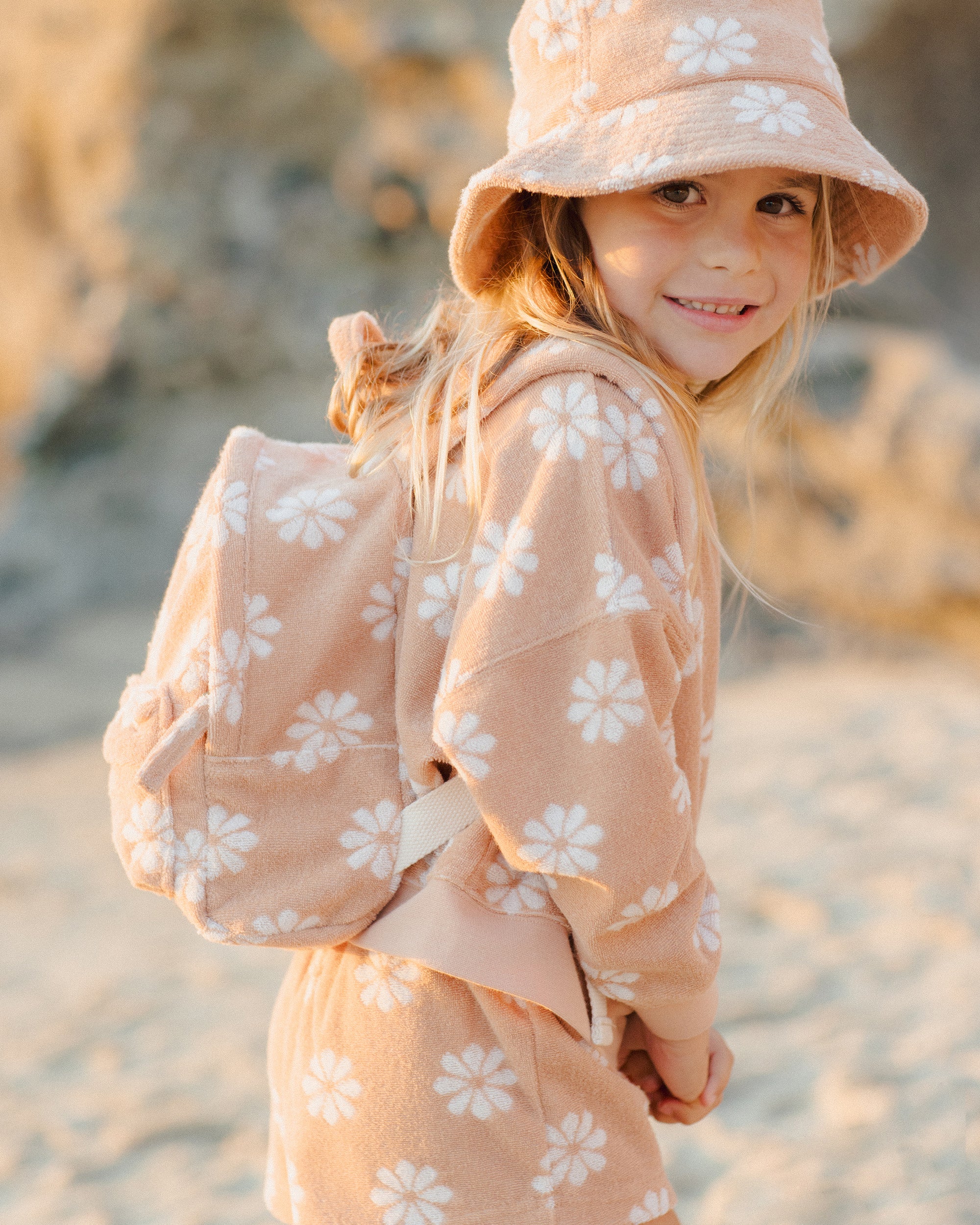 RYLEE + CRU BUCKET HAT / DAISY