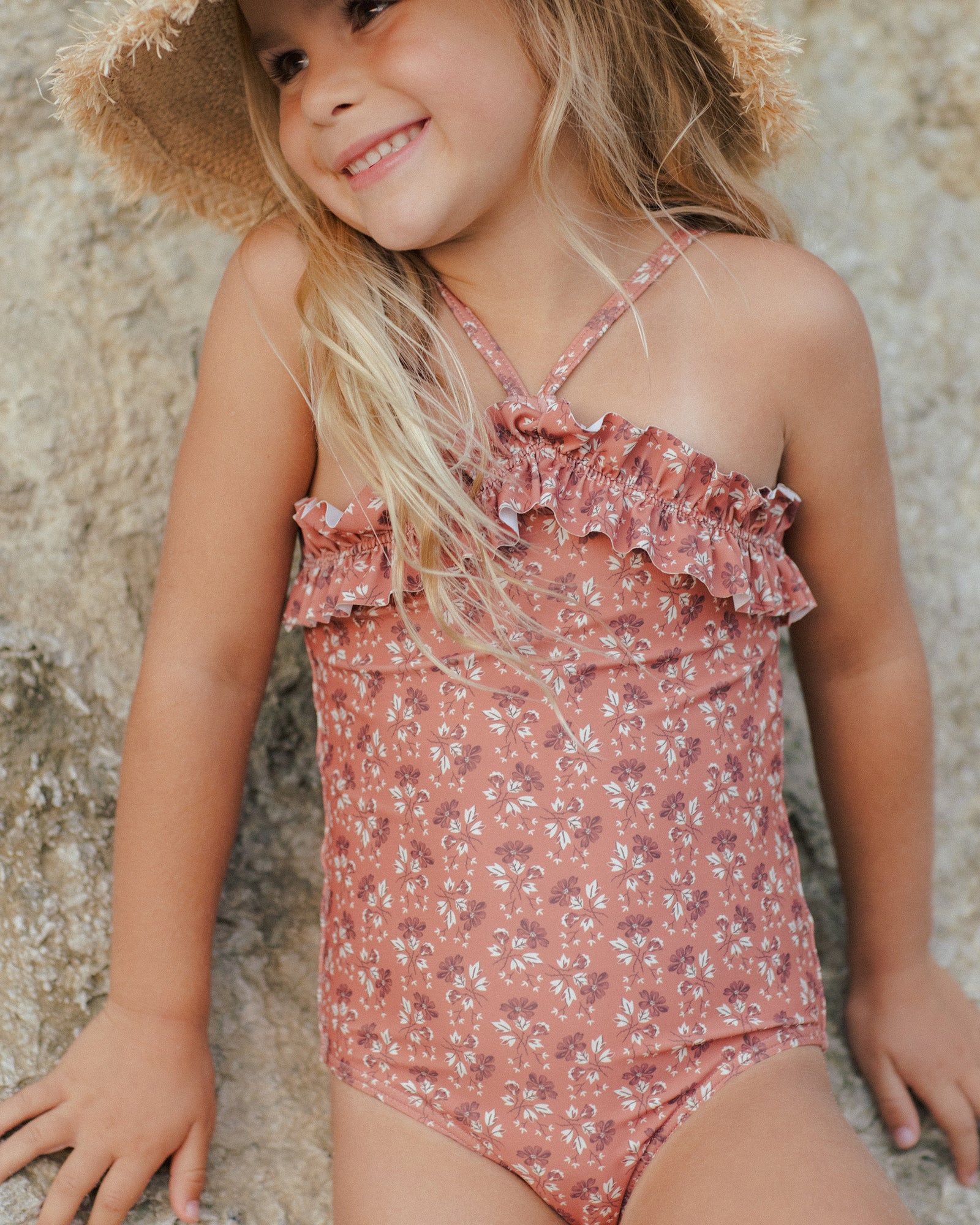 RYLEE + CRU ROUCHED ONE-PIECE / RED FLORAL