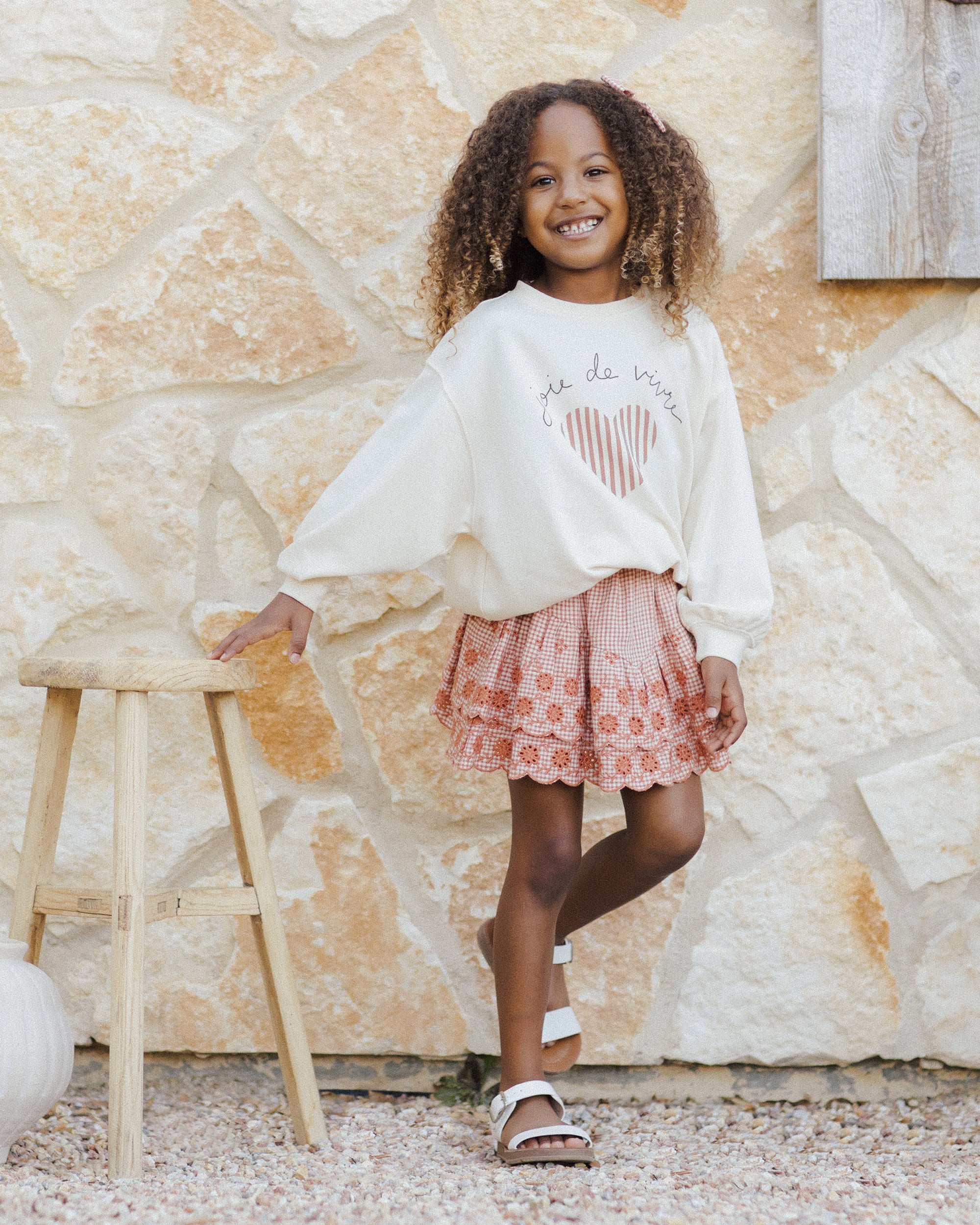 RYLEE + CRU TIERED MINI SKIRT / POPPY GINGHAM