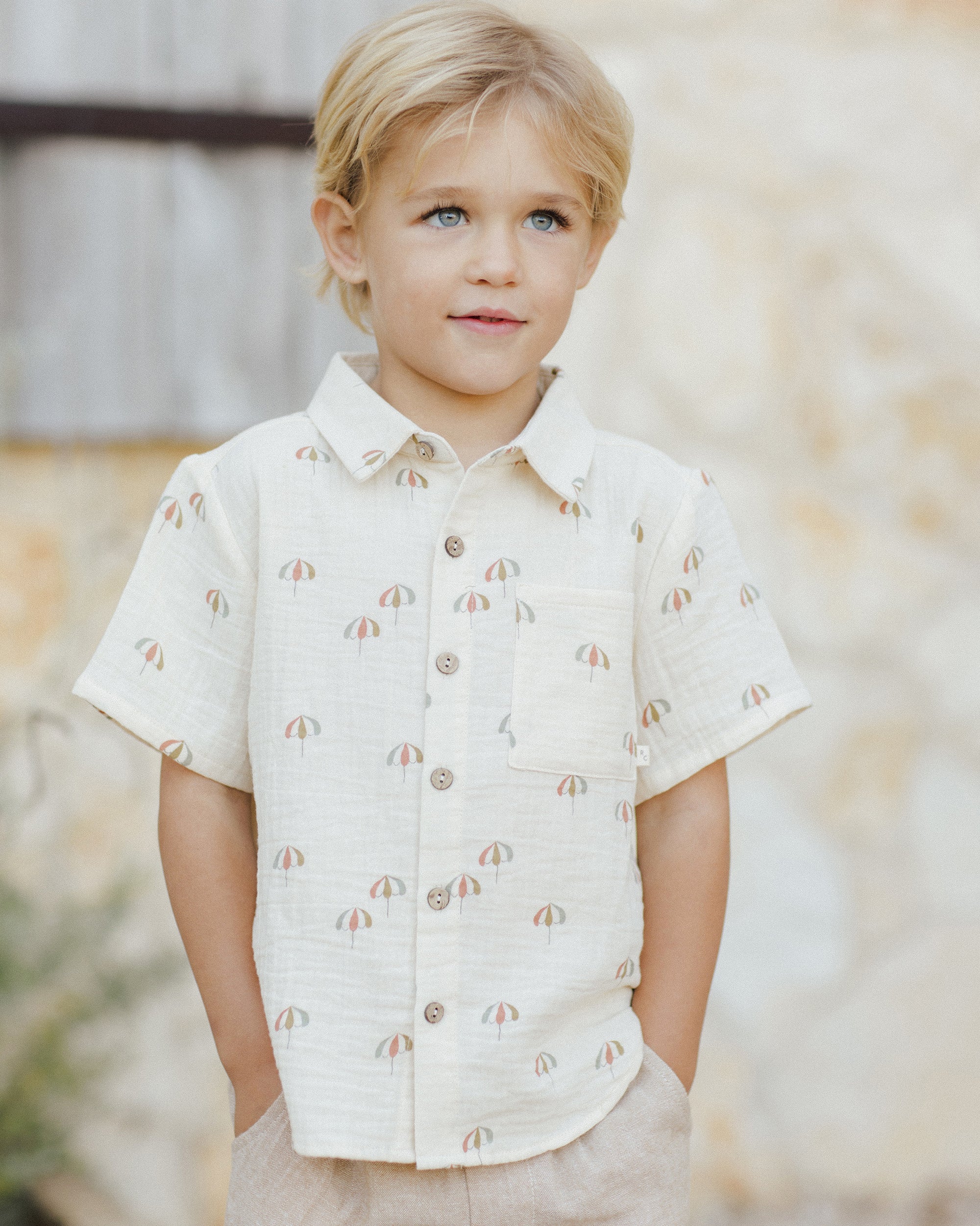 RYLEE + CRU COLLARED SHORT SLEEVE SHIRT / UMBRELLAS