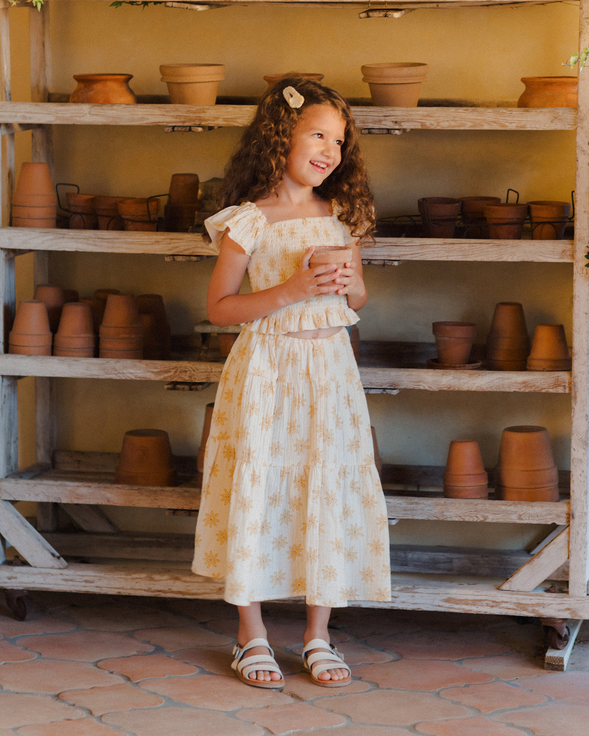 RYLEE + CRU TIERED MIDI SKIRT / DAISIES