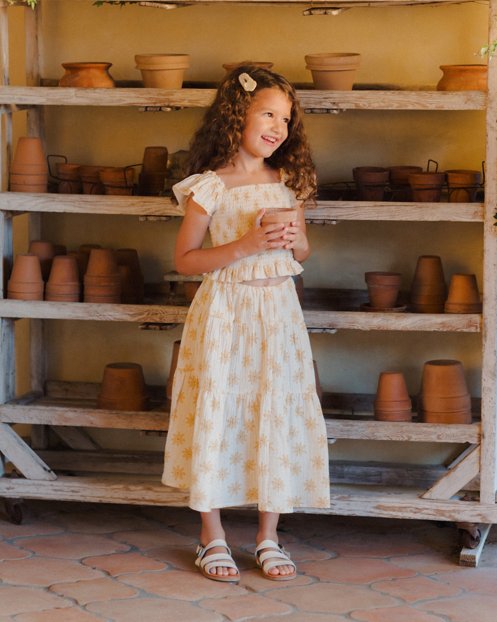 RYLEE + CRU TIERED MIDI SKIRT / DAISIES