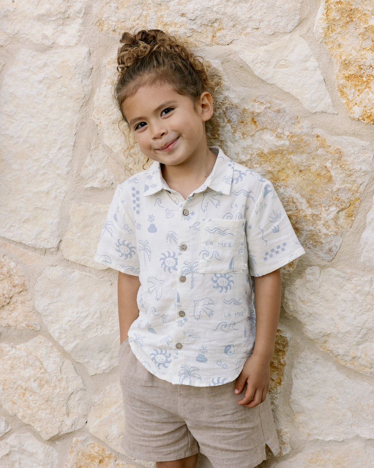 RYLEE + CRU COLLARED SHORT SLEEVE SHIRT / MEDITERRANEAN