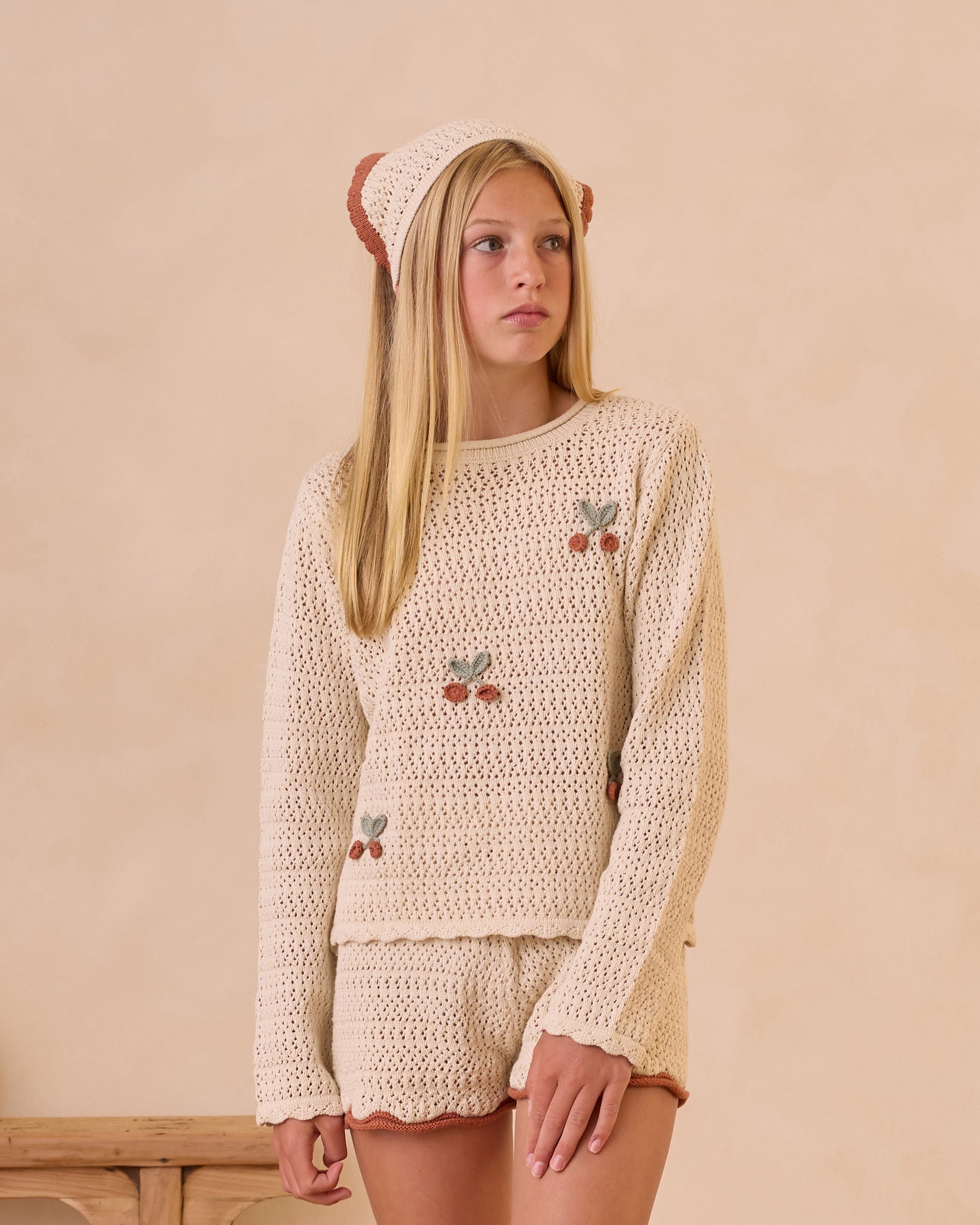 RYLEE + CRU CROCHET PULLOVER / CHERRIES