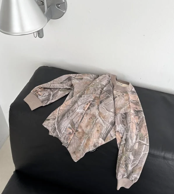 ESSENTIAL CAMO LONG SLEEVE TEE / REAL TREE