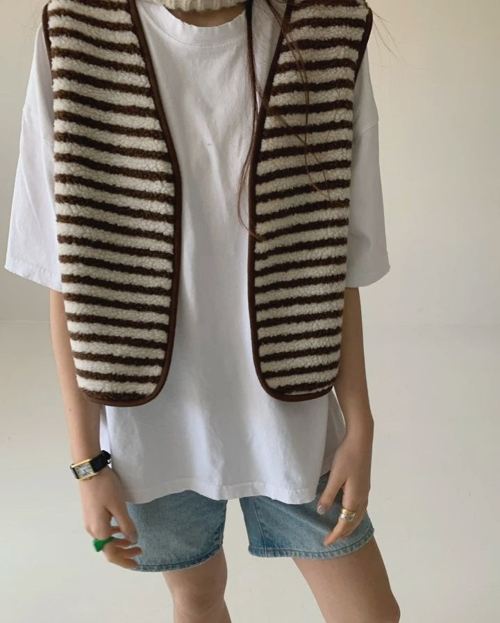 WOMEN&#39;S TEDDY SHERPA STRIPED VEST / CHOCOLATE OAT