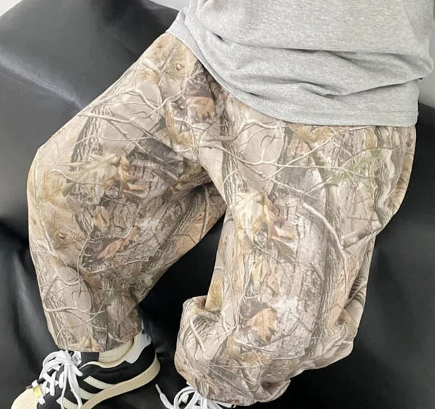 ESSENTIAL CAMO PLUSH SWEATPANT / REAL TREE