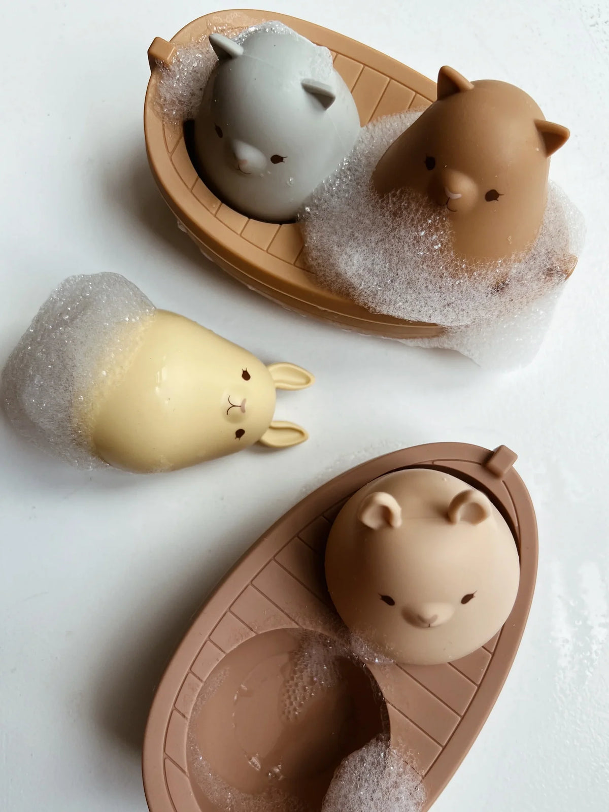 KONGES SLOJD SILICONE BOAT TOY / LILAC MIX