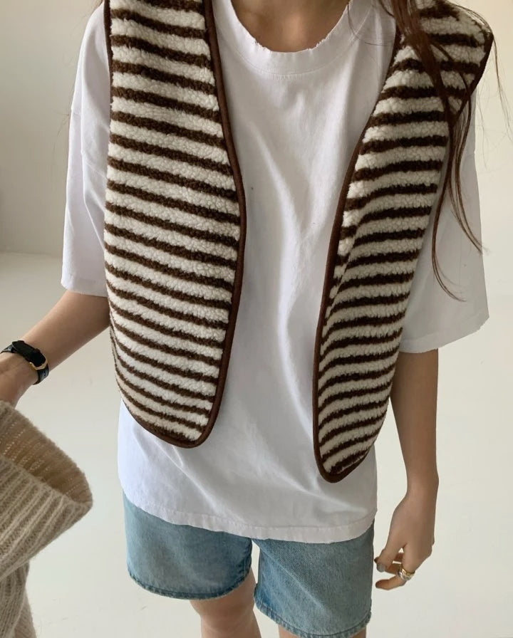 WOMEN&#39;S TEDDY SHERPA STRIPED VEST / CHOCOLATE OAT