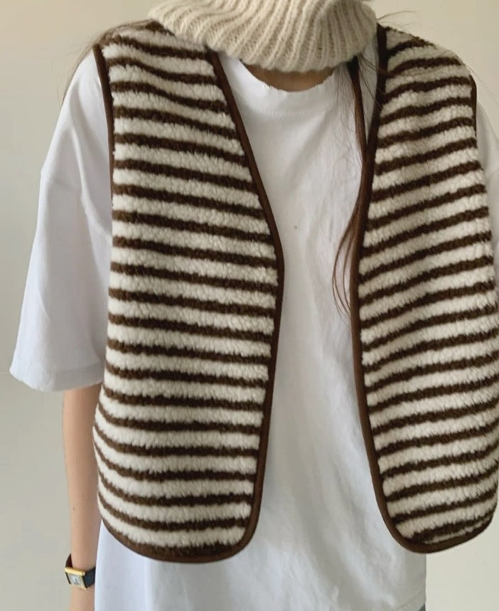 WOMEN'S TEDDY SHERPA STRIPED VEST / CHOCOLATE OAT