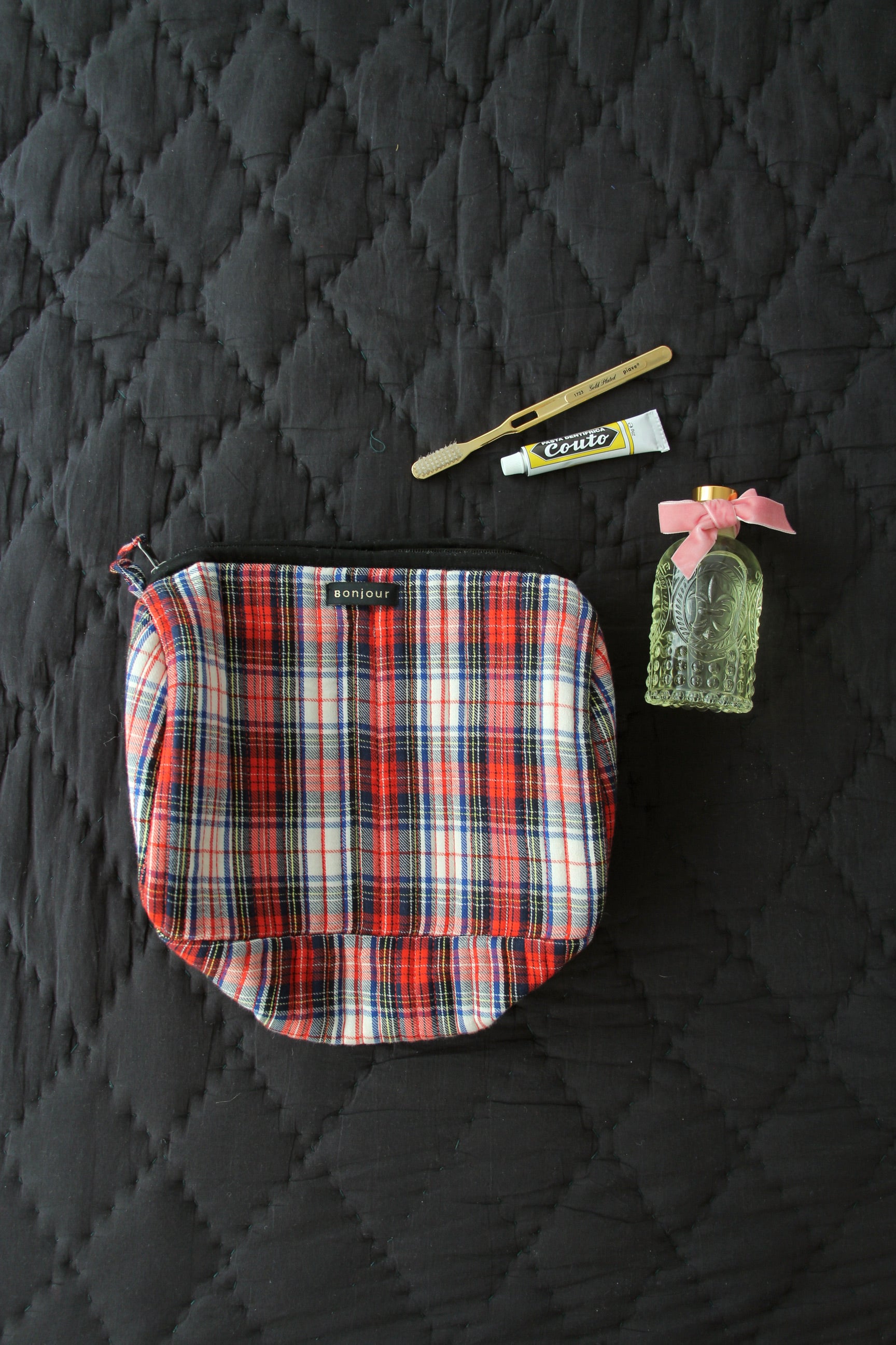 BONJOUR DIARY QUILTED TOILETRY BAG / RED CHECK
