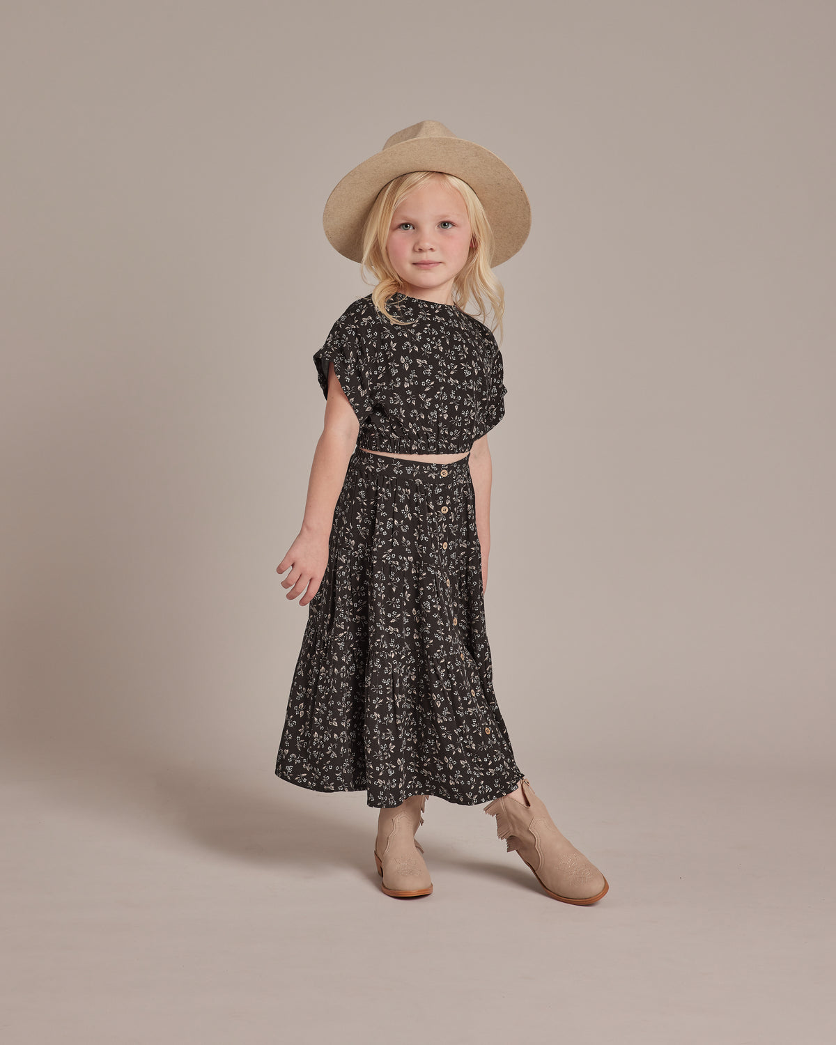 RYLEE + CRU JOELLE TOP / DARK FLORAL