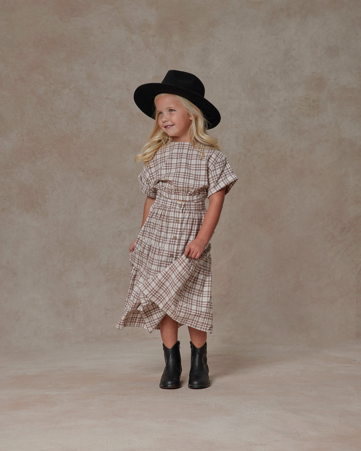 RYLEE + CRU JOELLE TOP / MOCHA PLAID