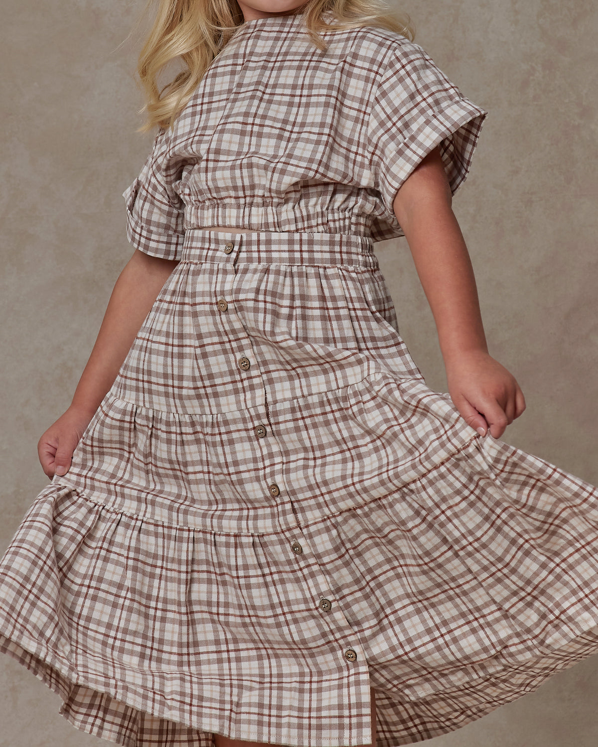 RYLEE + CRU JOELLE TOP / MOCHA PLAID