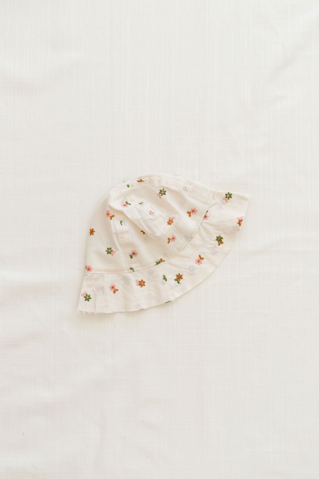 FIN &amp; VINCE BUCKET HAT / EMBROIDERED FLORAL