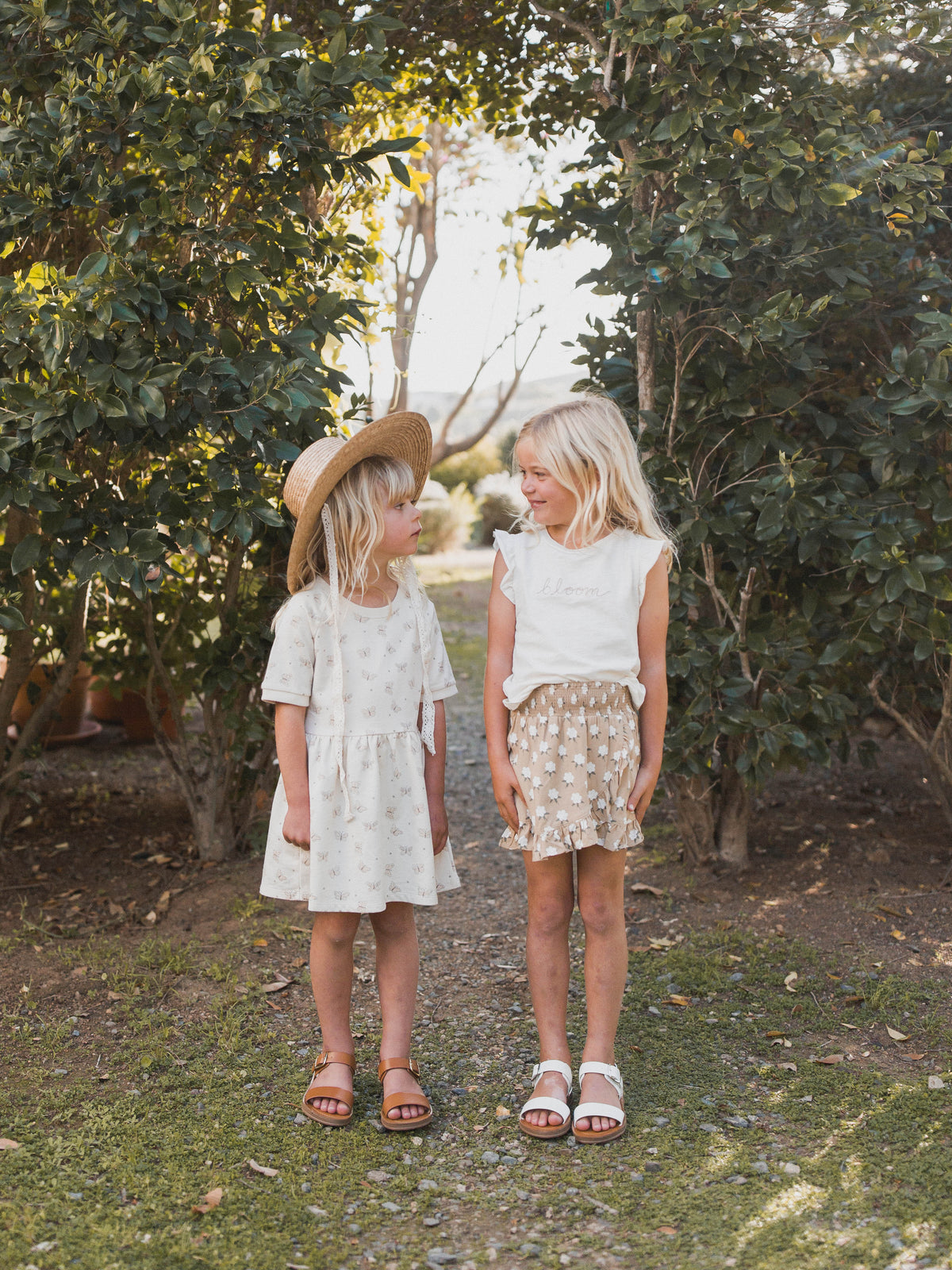 RYLEE + CRU WRAP RUFFLE SKIRT / WHITE FLORA