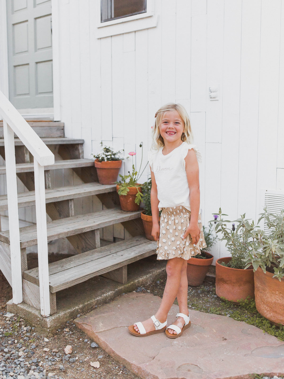RYLEE + CRU WRAP RUFFLE SKIRT / WHITE FLORA