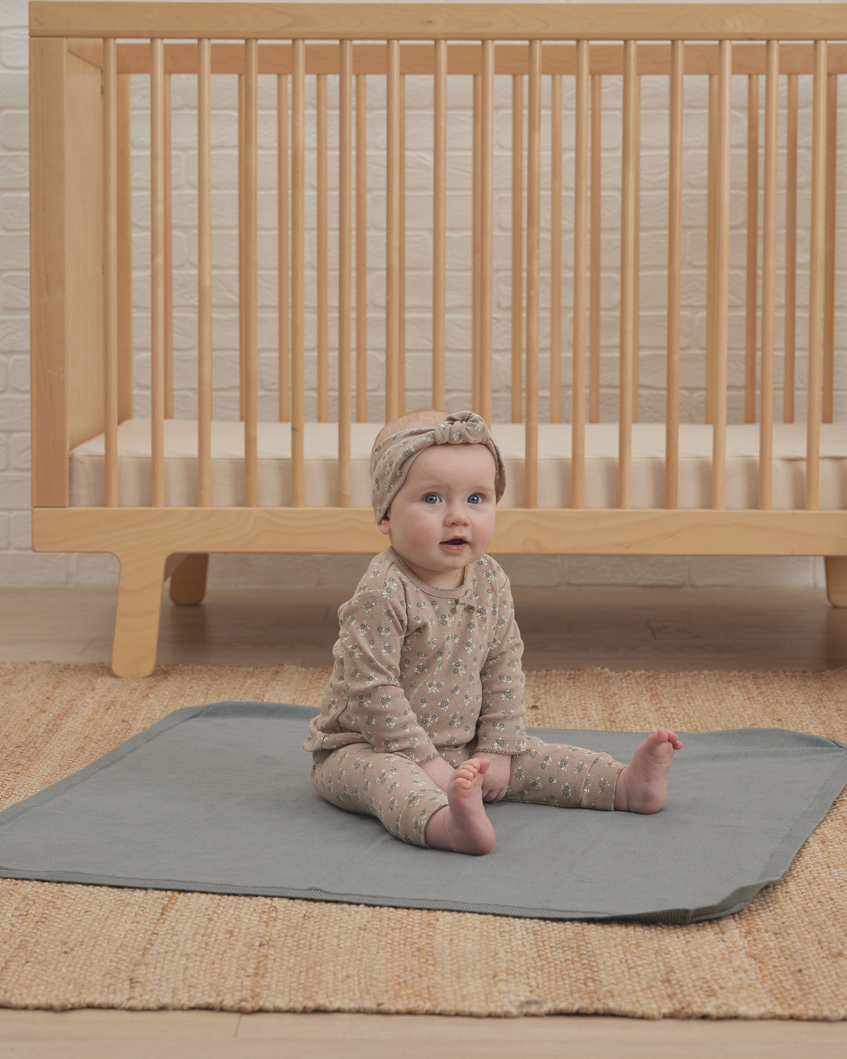 QUINCY MAE POINTELLE KNOTTED HEADBAND / TRUFFLE FLORAL