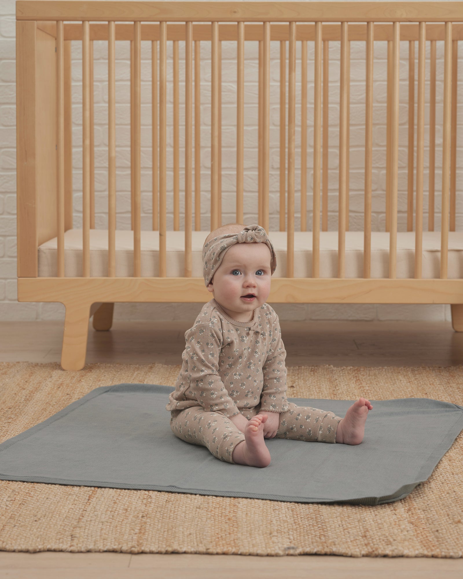 QUINCY MAE POINTELLE KNOTTED HEADBAND / TRUFFLE FLORAL