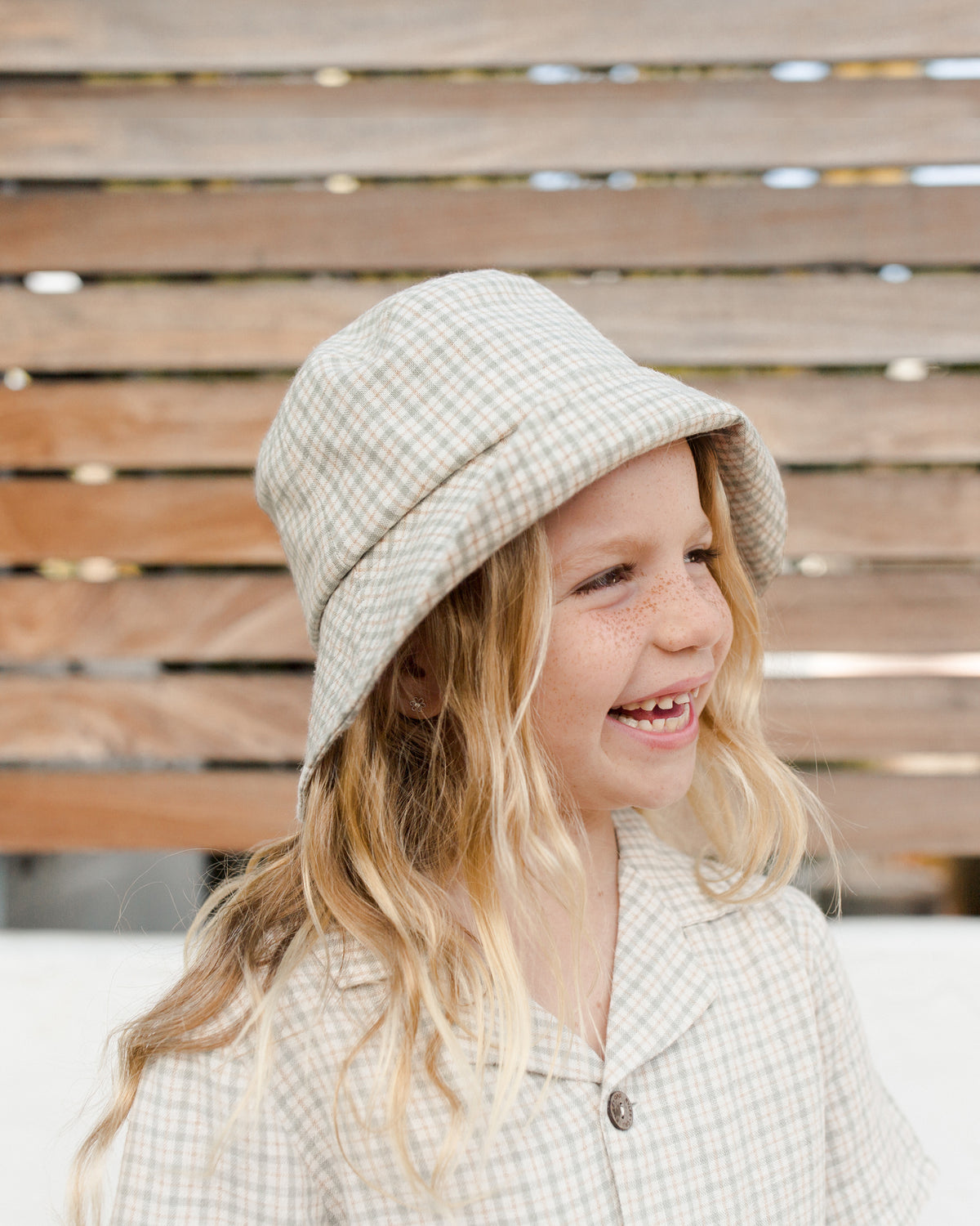 RYLEE + CRU BEACH BUCKET HAT / LAUREL PLAID