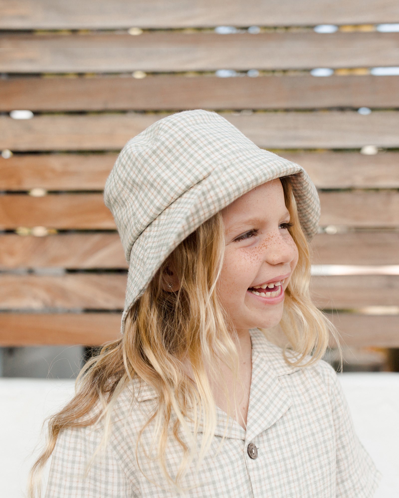 RYLEE + CRU BEACH BUCKET HAT / LAUREL PLAID