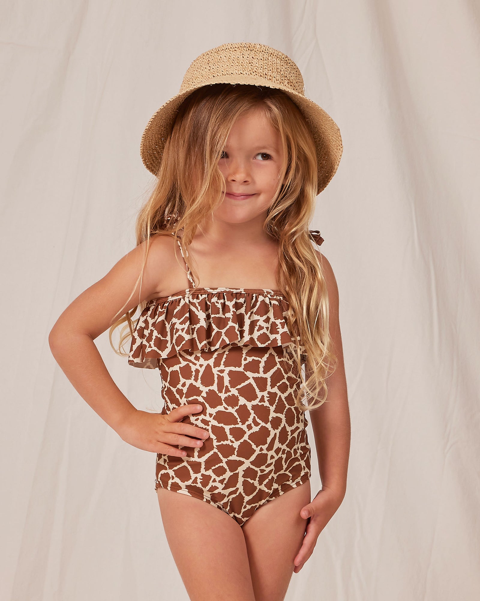 RYLEE + CRU RUFFLE ONE-PIECE / GIRAFFE SPOTS