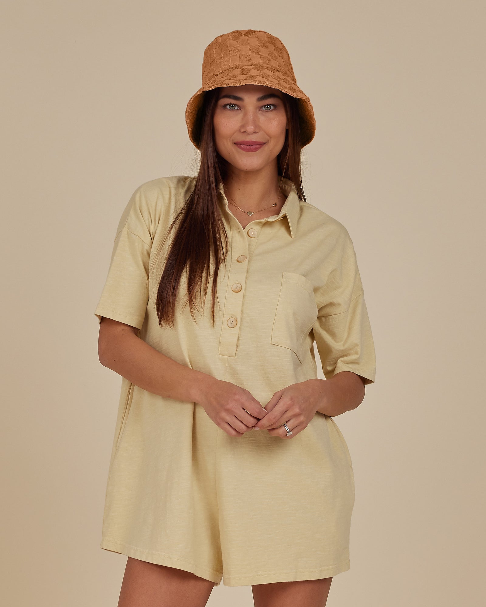 RYLEE + CRU WOMEN'S TERRY BUCKET HAT / CAMEL CHECK